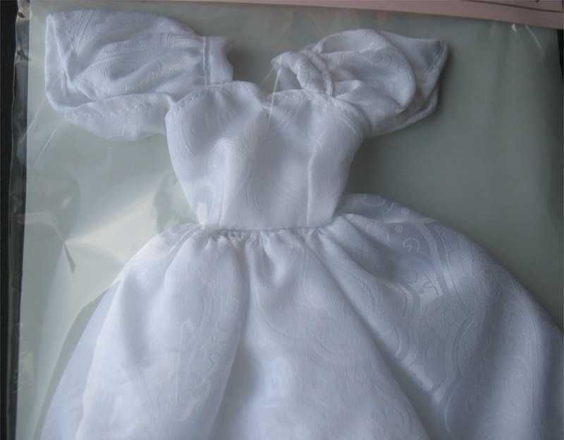 Vestido artesanal para bonecas Barbie (2)