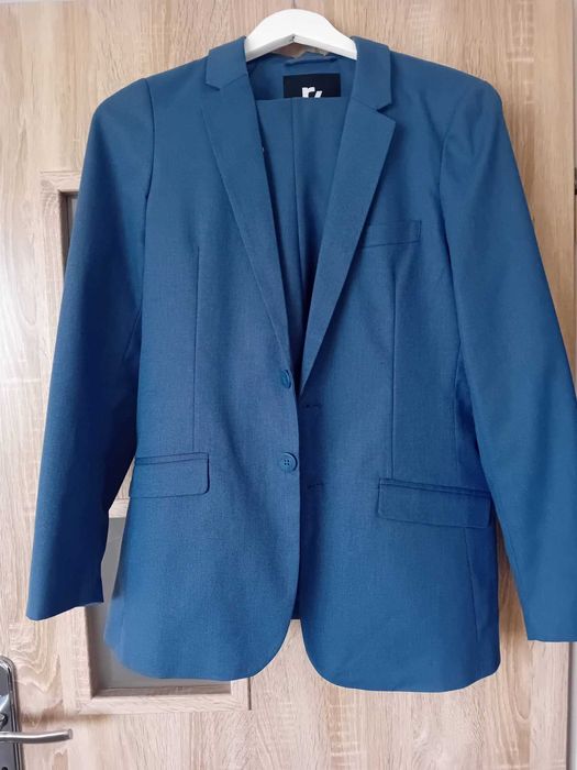 Garnitury młodzieżowe