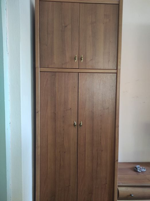 Продам шафи, тумбочки