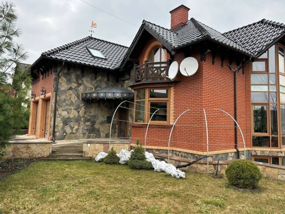 Продаж 2 поверхового будинку 419 кв. м, 6 кімнат, Петриків