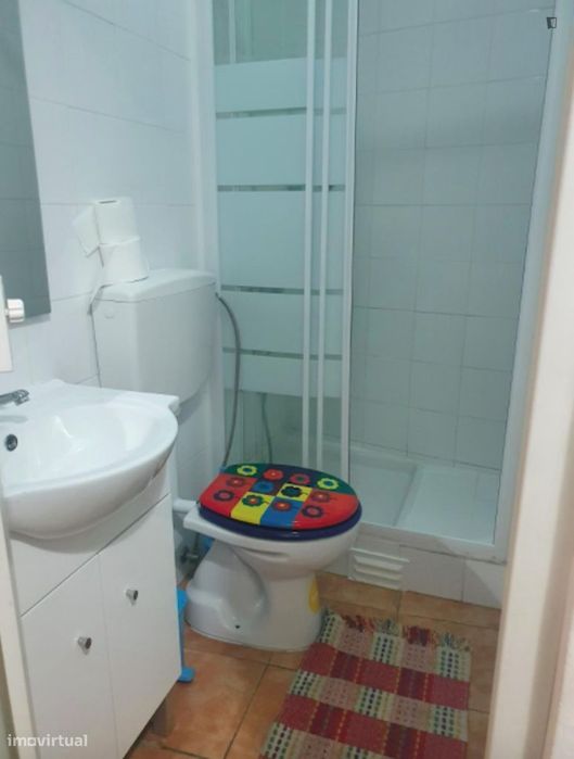 Quarto - localizado em Alcântara Lisbon