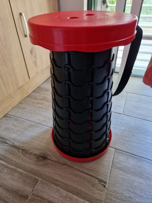 Banco portátil e dobrável.  Novo