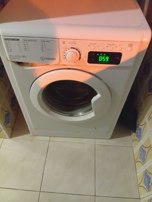 Máquina de lavar roupa Indesit