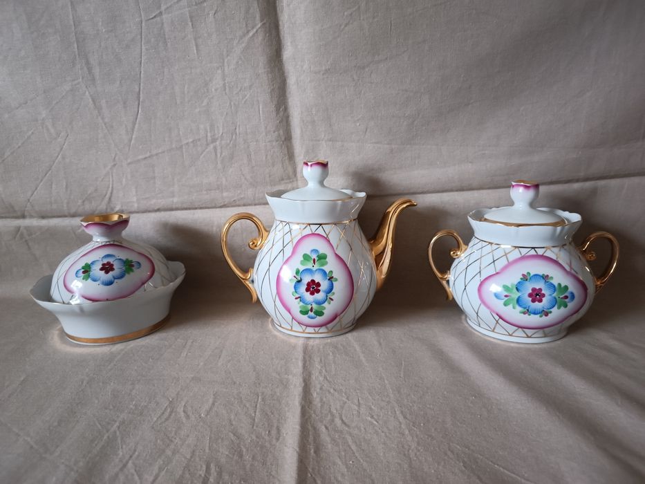Чайный сервиз фарфоровый
