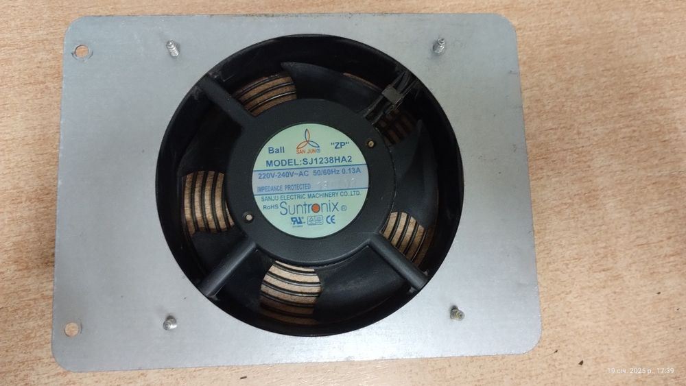 Обдування охолодження.Металевий вентилятор Suntronix sanjun sj1238ha2