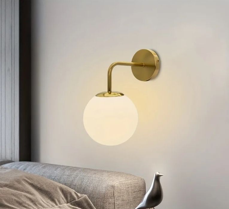 Nowoczesna Lampka Ścienna, kolor Złoto z Plastikowym kloszem