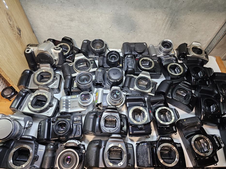 Лот 78 фотоапаратів Canon EOS, Minolta  Maxxum Olympus Nikon Pentax та