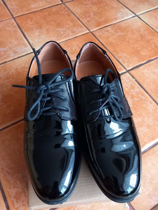 Eleganckie buty chłopięce