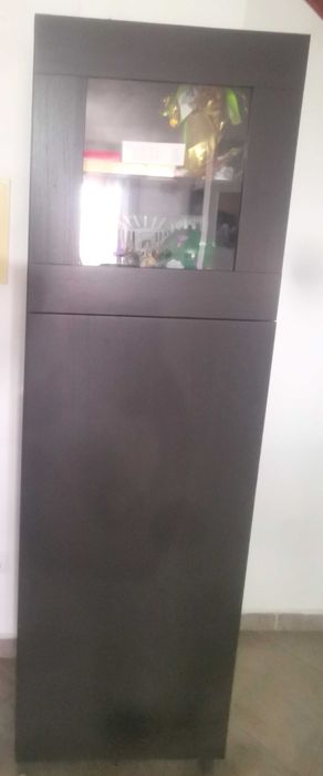Móvel de sala com bastante arrumação,da para colocar porta de vidro,alterar altura das prateleiras, colocar gavetas bastante versátil.