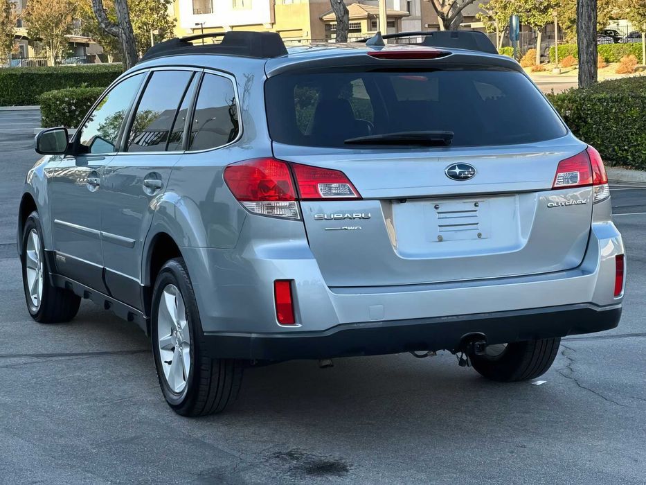 Subaru Outback Limited      2013