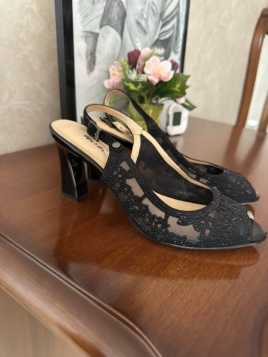 Туфлі ,38 плвномірні