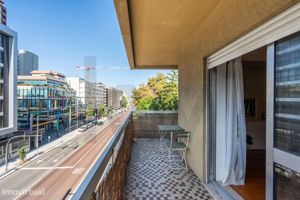 Apartamento T3 com 131 m2 na Avenida da Boavista