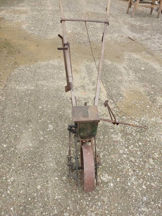 Siewnik ręczny do warzyw Haka sprawny, zabytkowy, oryginał