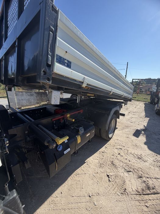 Mitsubishi Fuso 2023 com báscula
