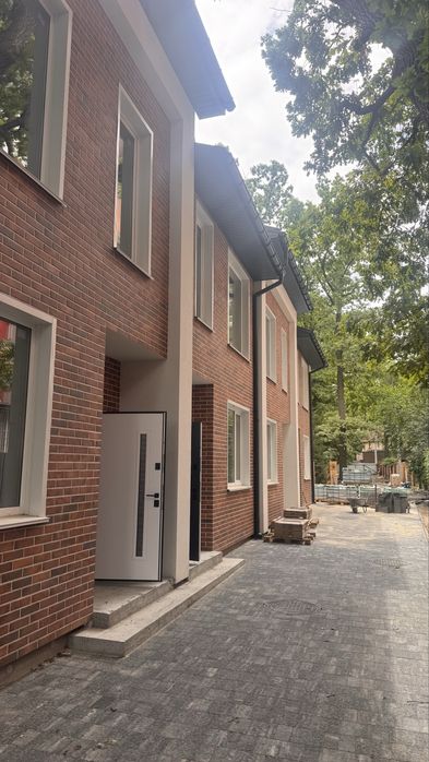 Таун в центрі міста Ірпінь, біля Академіі