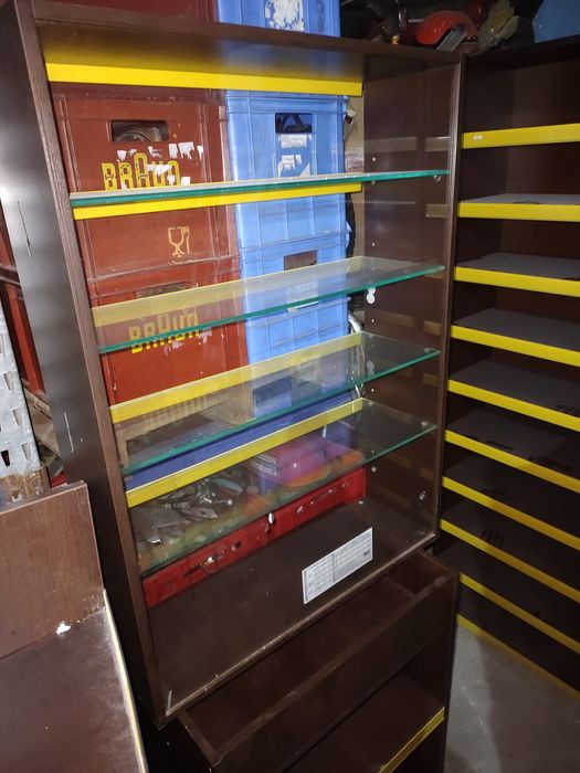 Gablota na.modele sklepowa witryna