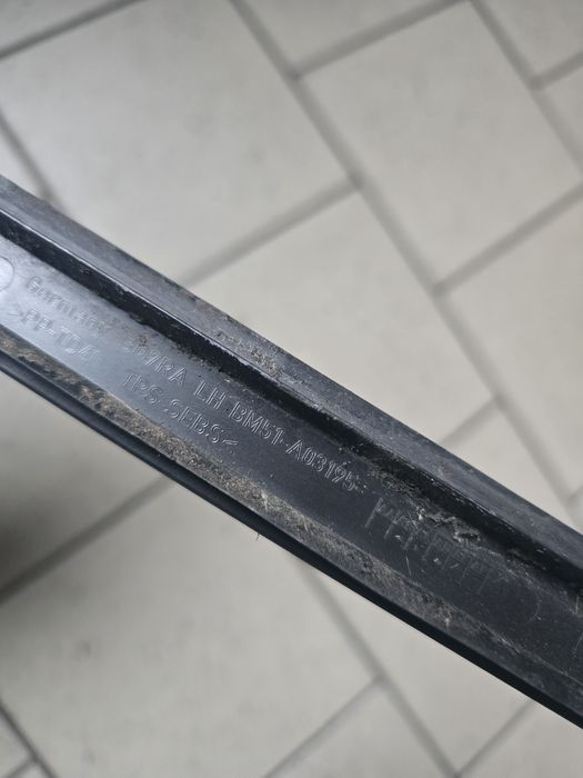 Listwa Szyby Przedniej Zgarniacz Szyby Ford Focus MK3
