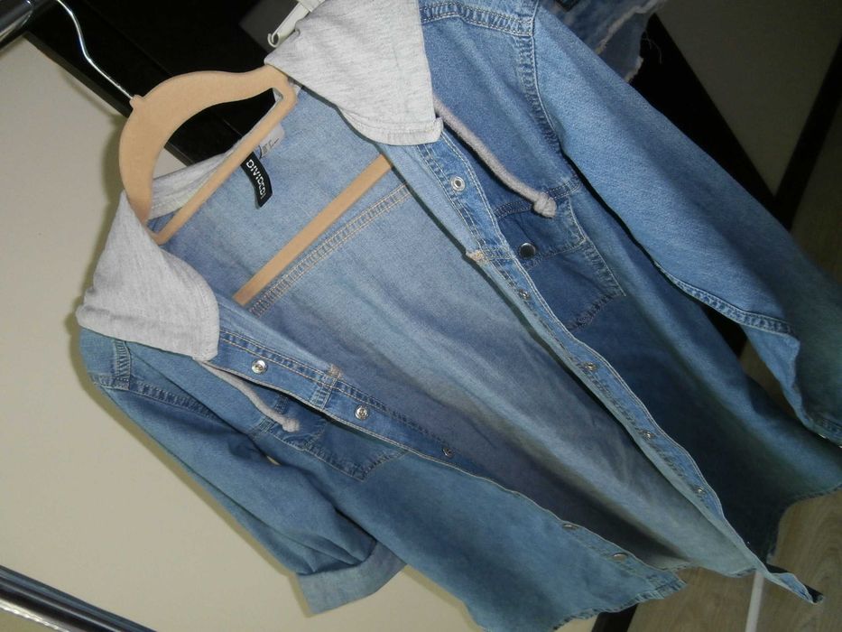 Jeansowa bluza z kapturem