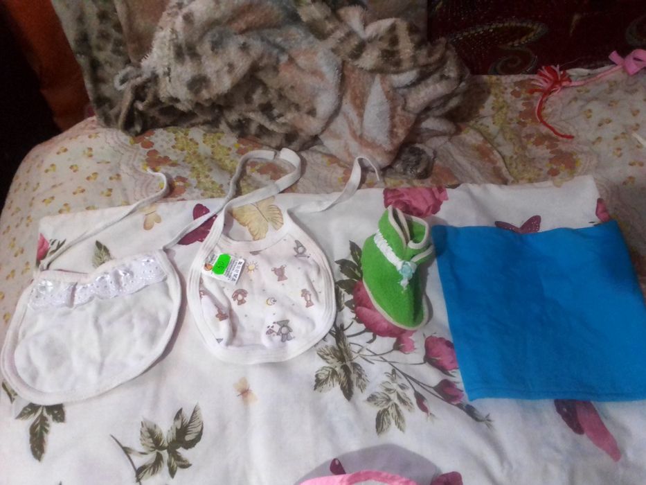 Продам шапочки б у та нові
