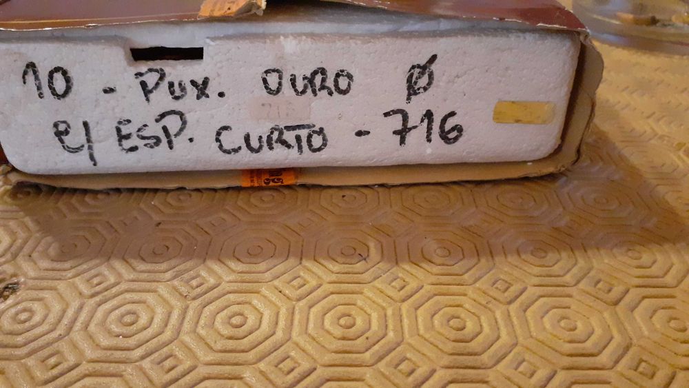 Puxadores balhados a ouro Tupai