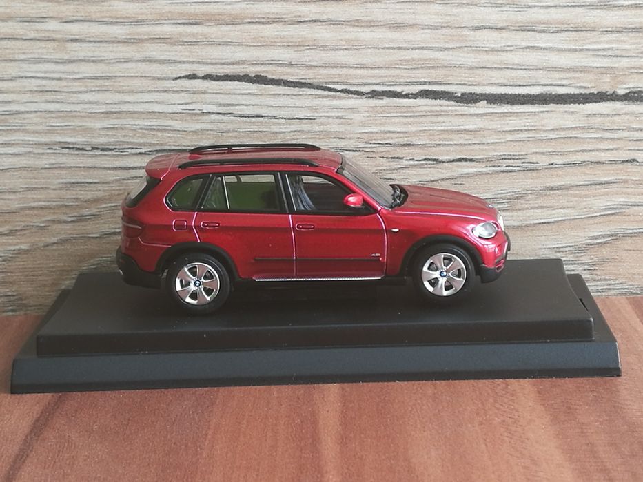 BMW X5 E70 1/64 Absolute Hot