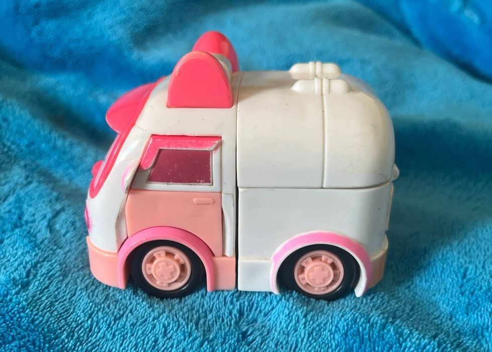 Robocar Poli Amber ambulans autko figurka transformująca ok. 9 cm