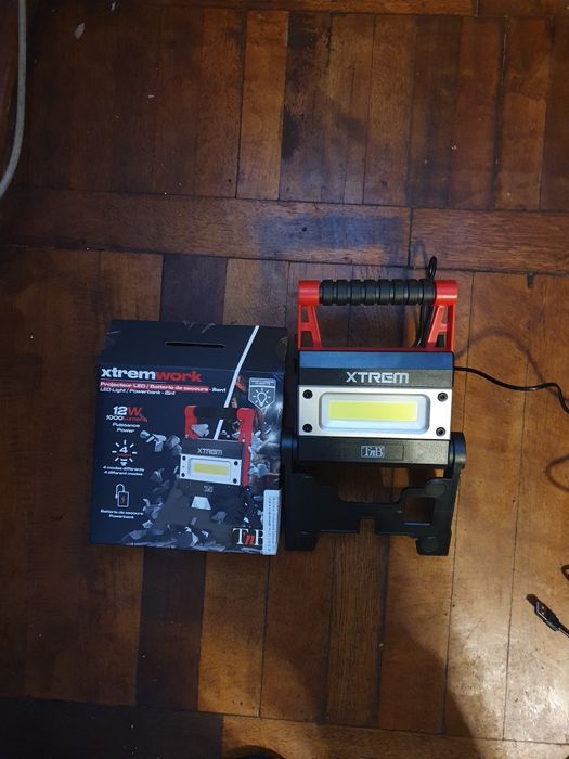 Продам фонарь новый