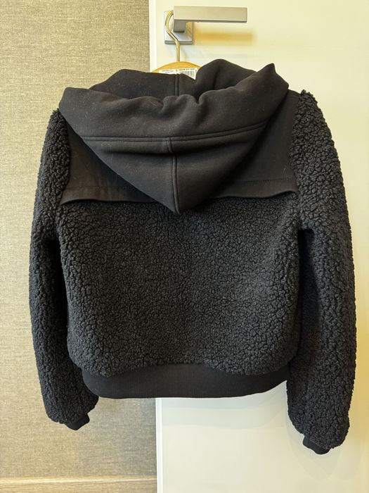 Продам Бомбер чорний зі штучного хутра