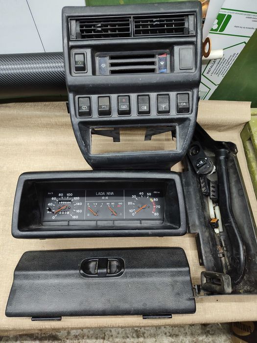 Пластик салону нива тайга 21213 щиток рамка борода панель козирок 2121