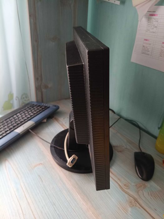 Монітор lg в робочому стані