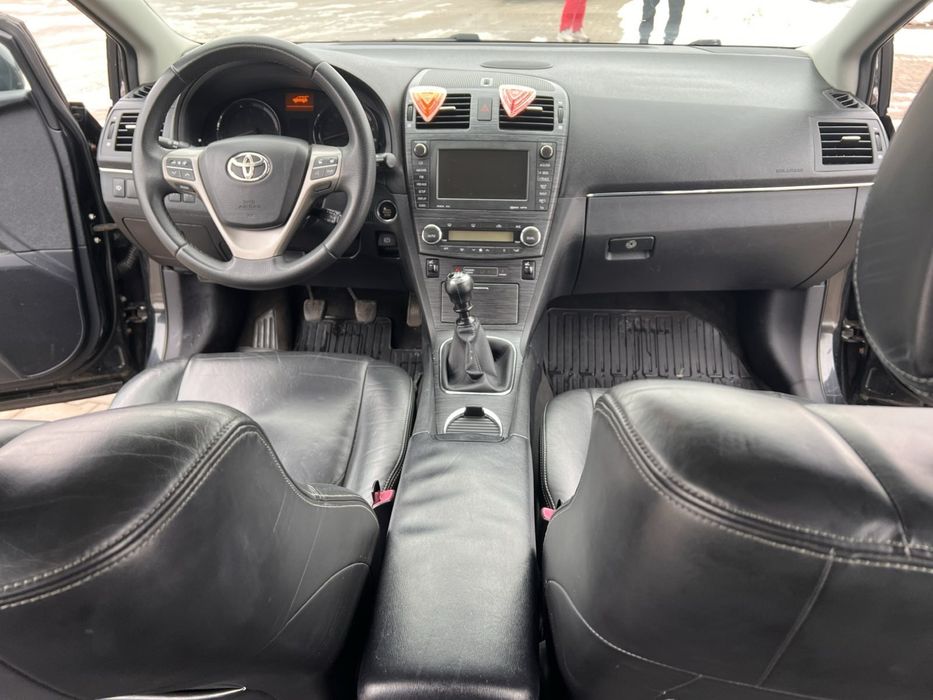 Toyota Avensis 2010. 2.2 дизель