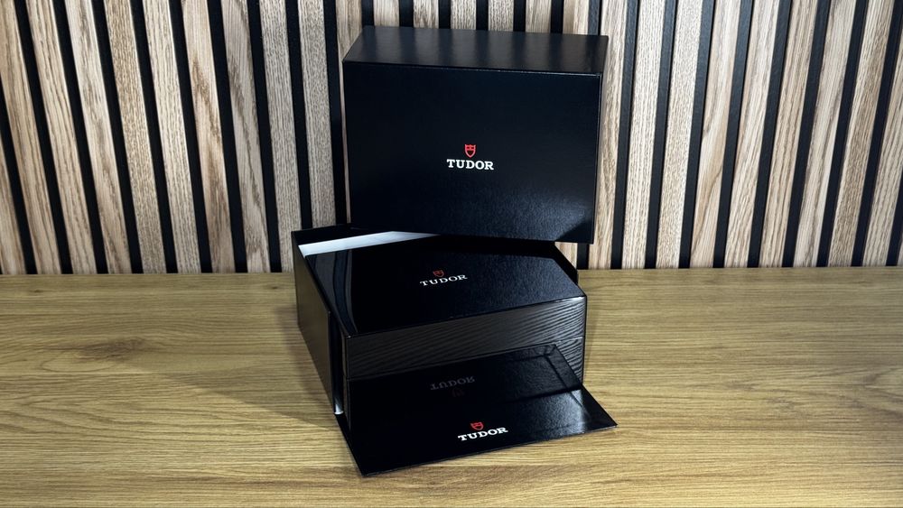Caixa Tudor Perfeito estado