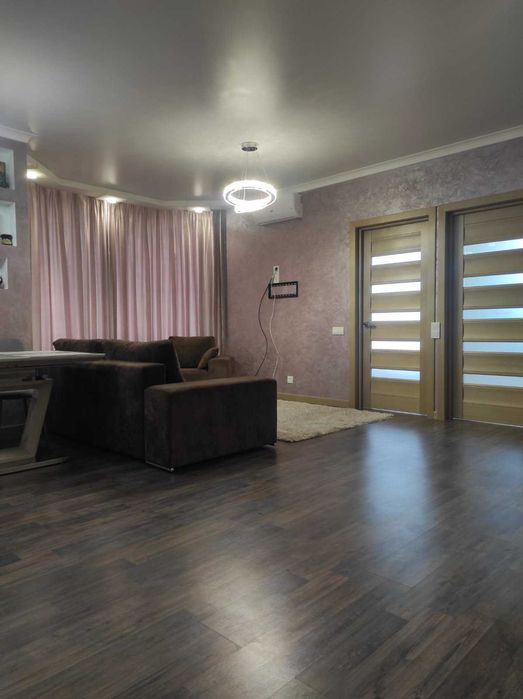 Продам 3 кімн.квартиру з ремонтом по вул.Чорновола 15 а