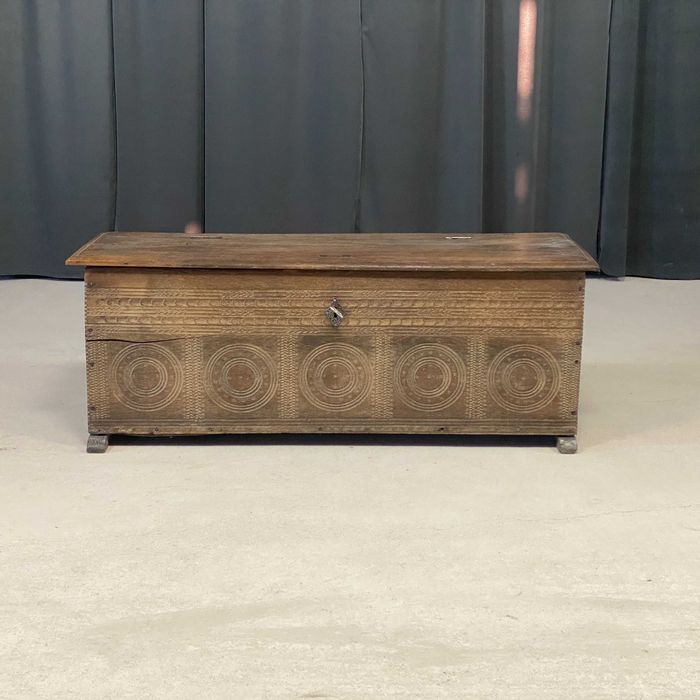 Antyczna skrzynia ludowa, Niemcy, XIX w., rzeźbiona