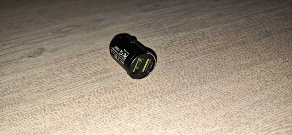 Car USB cigarette lighter charger428960491714662403