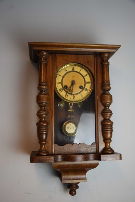 Wiszący zegar ścienny Junghans A06 - miniatura
