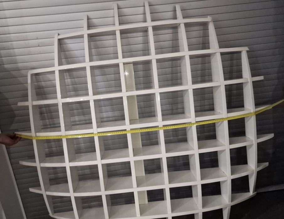 Móvel branco de madeira maciça lacado (150×160 cm)