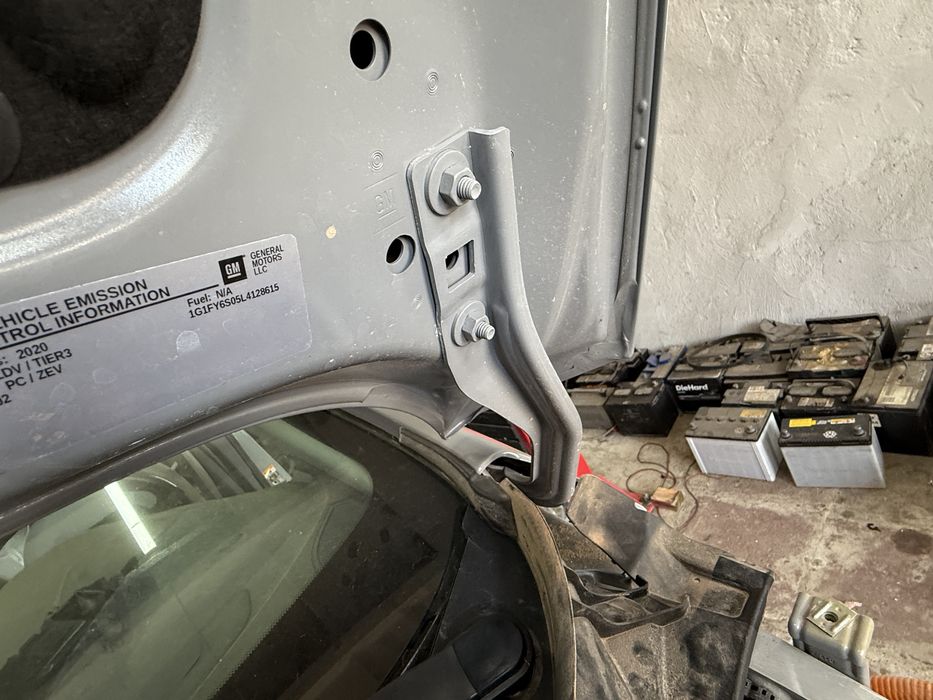 Капот в сборе Chevrolet Bolt EV 2020 цвет 633D