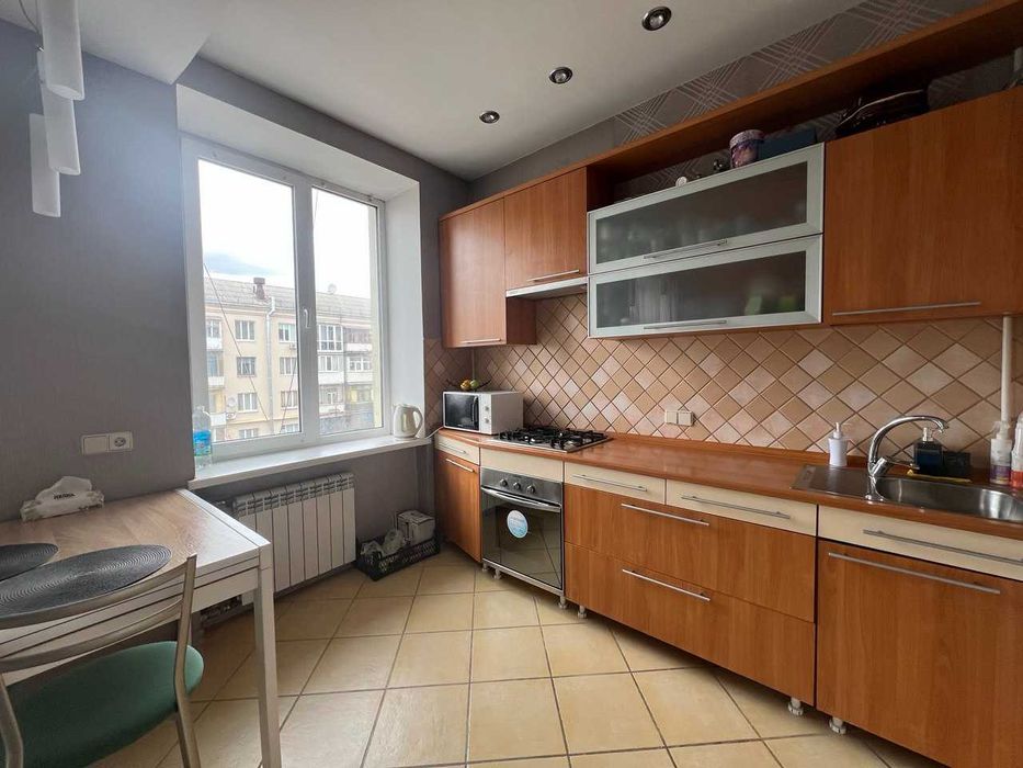 Продам 2 к кв Героев Харькова 40/42 Центр Сталинка