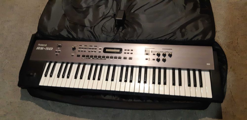 Syntezator Roland RS-50 + miękki futerał