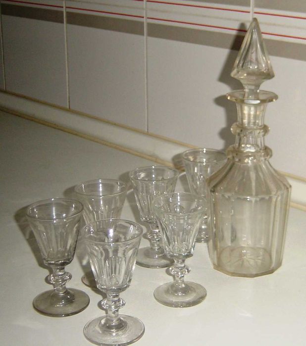 Séc XIX - Cristal soprado e lapidado à mão - 6 Copos de licor e Frasco
