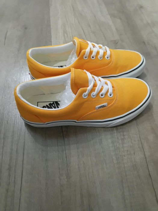 Buty damskie Vans.