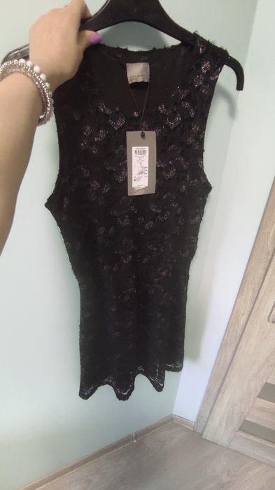 Czarna błyszcząca sukienka Vero Moda rozmiar 38/M
