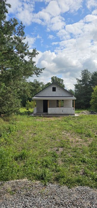 Ділянка з новобудовою.