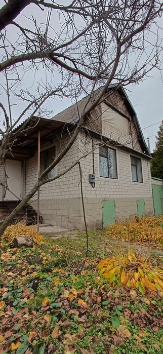 Дача 2 поверхи з гаражем.  Вода заведена. В самому селі Благодатне.
