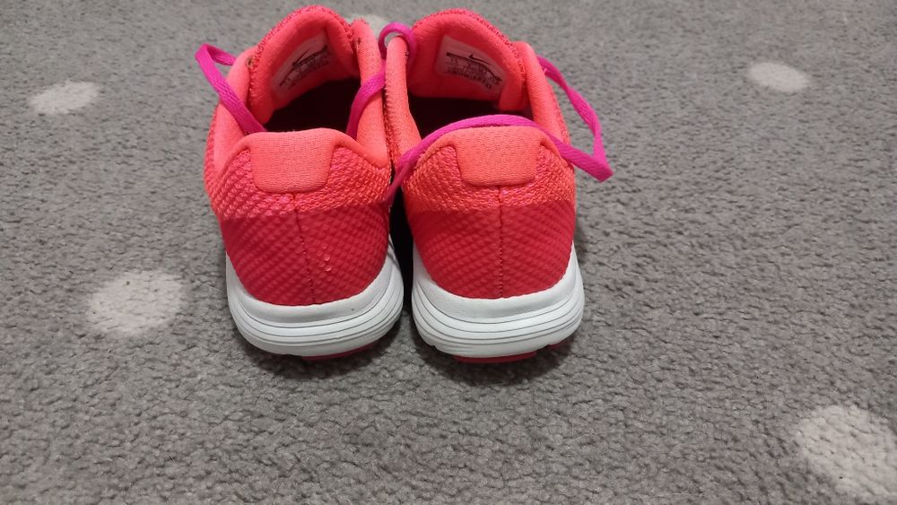 Ténis Adidas Originais  para uma bela caminhada.