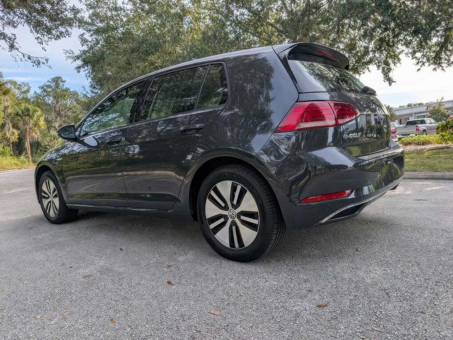 Volkswagen e-Golf SE      2019