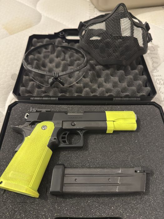 Arma de airsoft praticamente nova