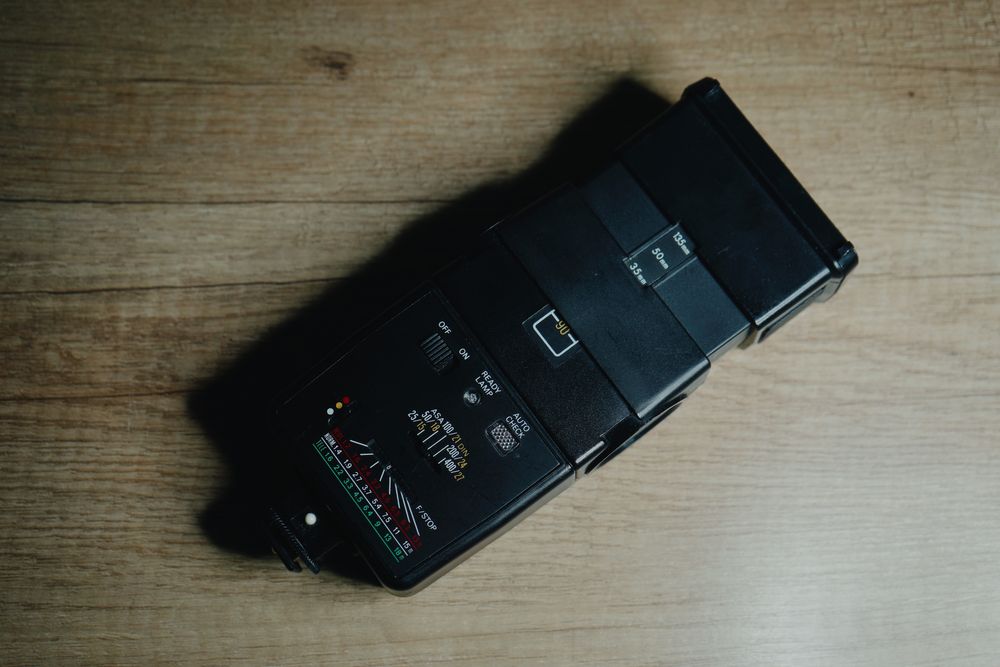 Lampa Błyskowa Amity 820AZ