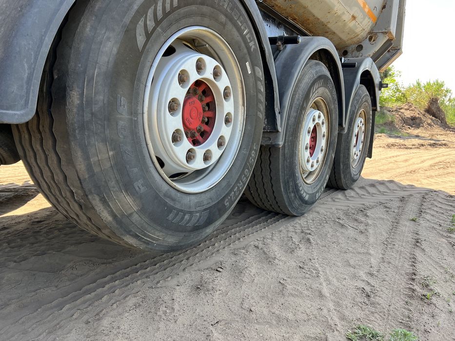 Напівпричіп самоскид schmitz saf